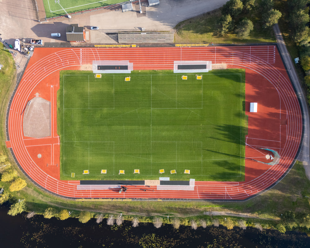 Drönarbild över friidrottsplanen i Mora