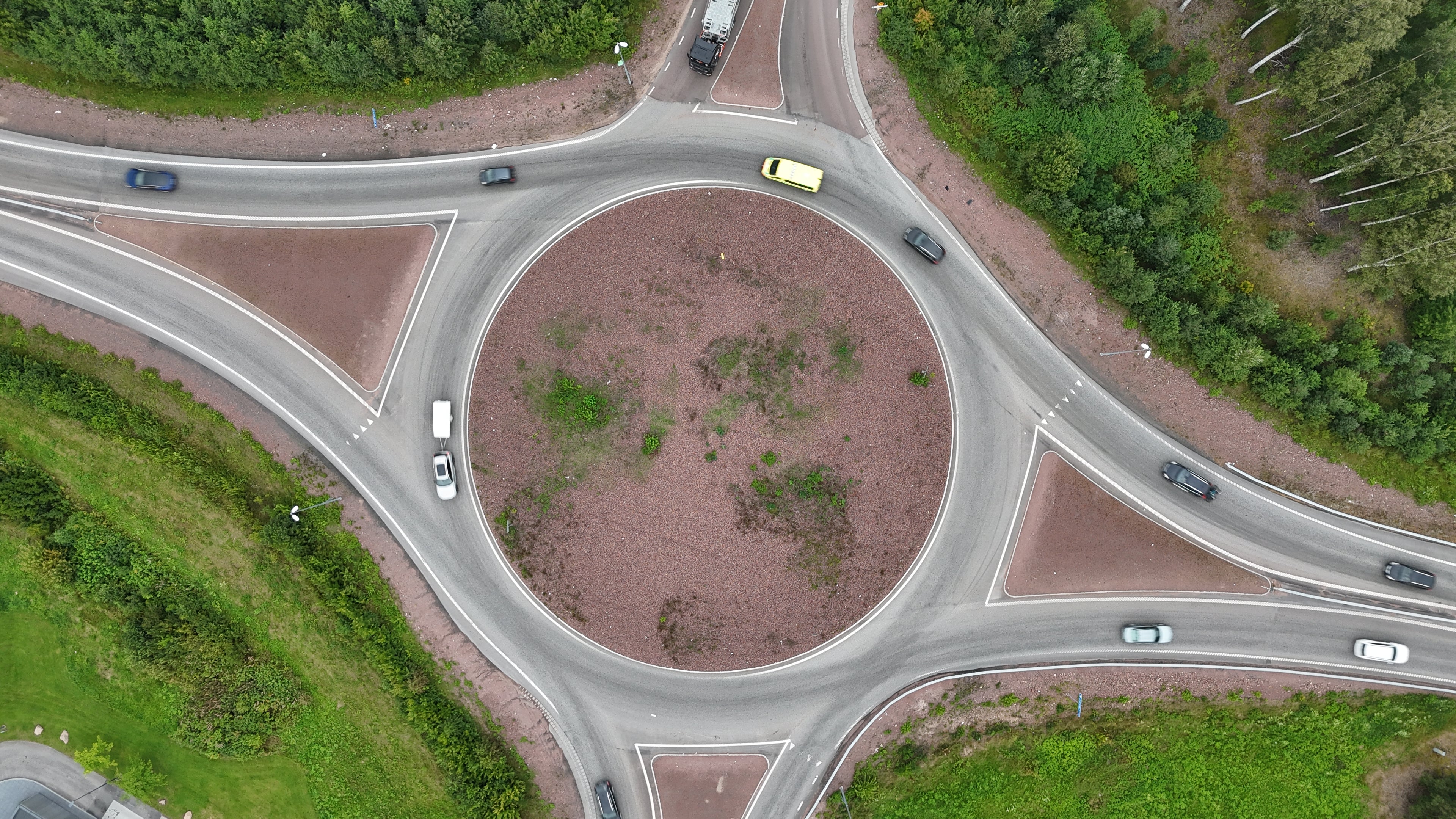 Drönarbild över en rondell i Mora
